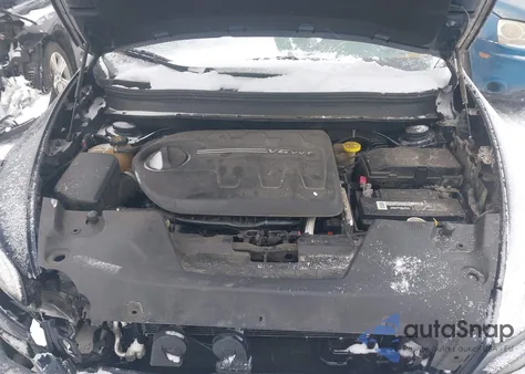 2015 Jeep Cherokee Latitude z USA, uszkodzony, nr VIN 1C4PJLCS3FW669864